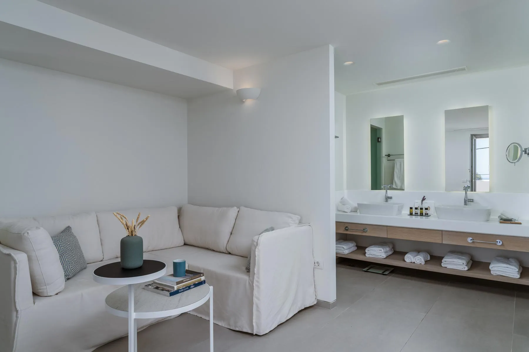 Suite with Balcony & Whirlpool Bath