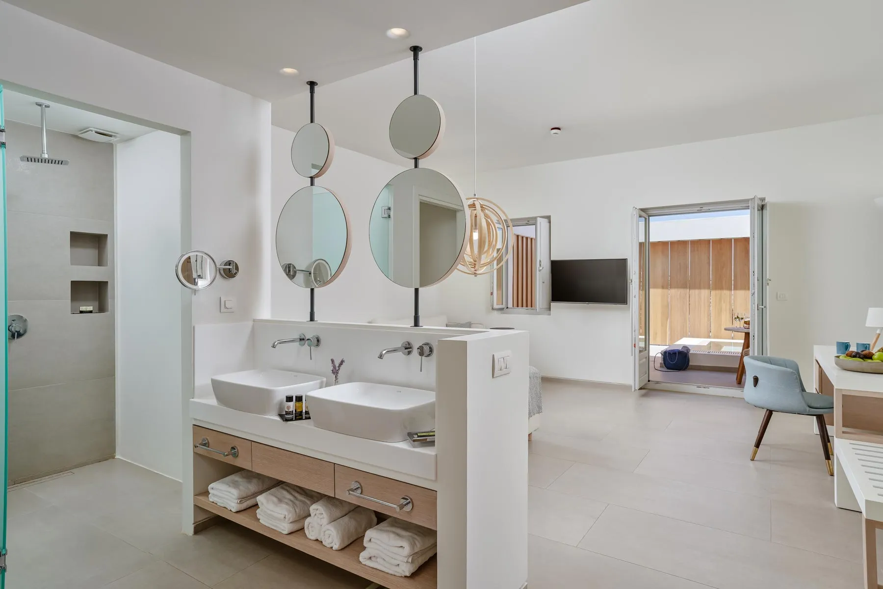 Swim-up Deluxe Double Room with Terrace & Whirlpool Bath